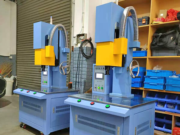 大功率伺服定位旋熔机